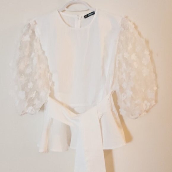 BLOUSE - SHEIN. WHITE WITH PUFFY SLEEEVE . BRAND NEW. SIZE L - Picture 1 of 9